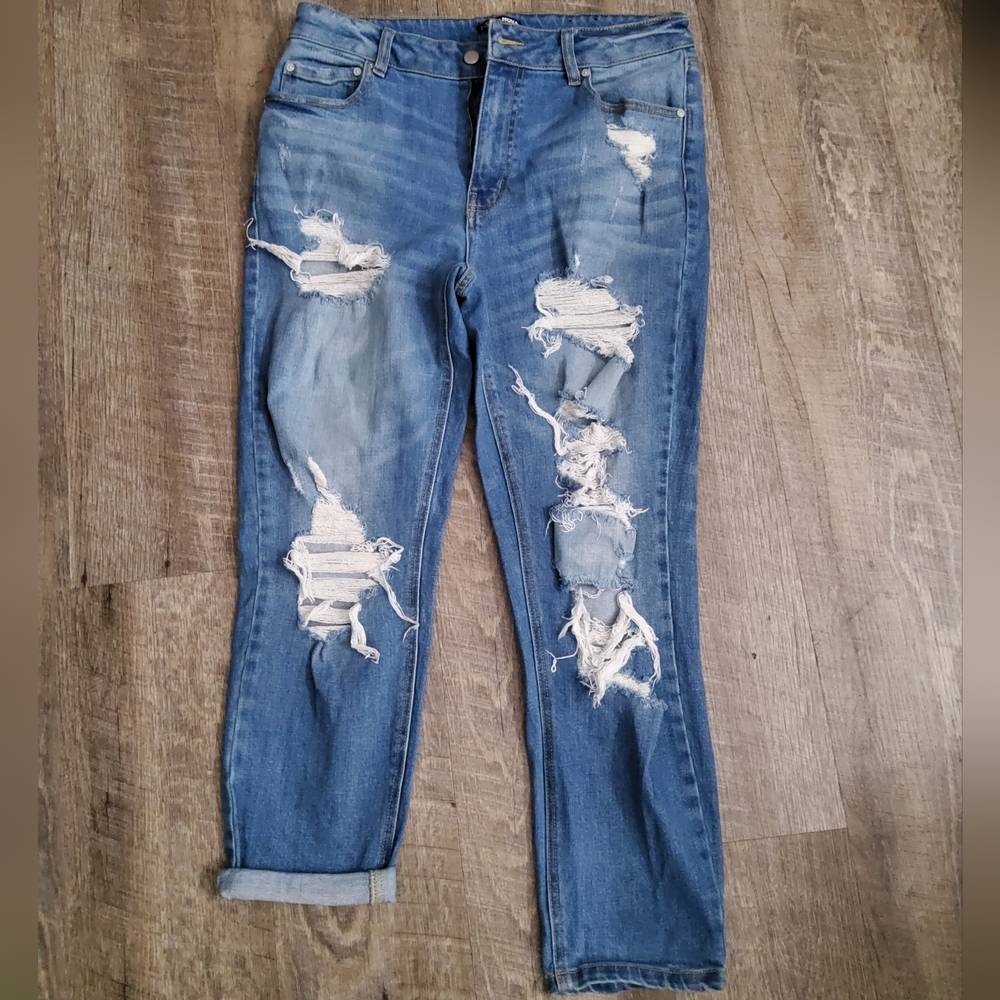 Fashion Nova Ripped Blue Ankle Jeans R18